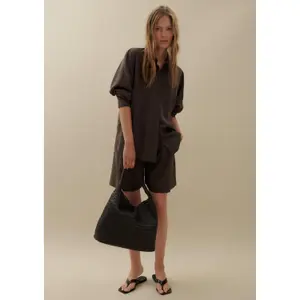 Fluid and Structured Short for Women COMMA image-6
