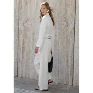 Wide Tencel-Linen Blend Trousers with Removable Signature Belt Women COMMA image-6