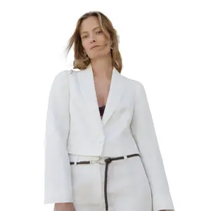 Korte blazer in Tencel-linnen voor vrouwen COMMA image-0