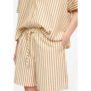Women's Striped Seersucker Structured Bermuda Shorts COMMA image-3