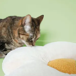 Kattenkussen Coockoo Lazy Daisy image-3