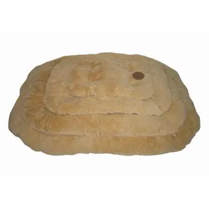 20620009-111-080-010-hundmatta-med-overdrag-av-fuskfarskinn-country-dog-beige-beige-beige-tu