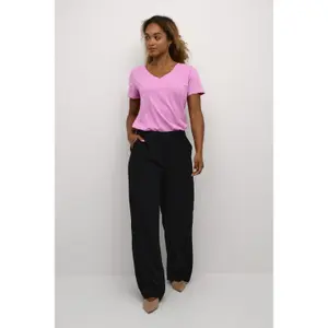 T-shirt feminina com decote em V profundo Cream Naia image-4