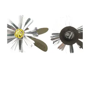 Jibbitz Crocs Silver Sequin Flower image-0