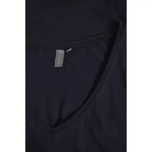 T-shirt com decote em v das mulheres CULTURE Poppy image-6