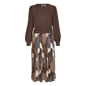 50109999-105745-robe-femme-culture-carly-brown-art