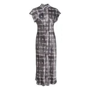 50110942-106595-robe-t-shirt-long-femme-culture-jelly-mirjam-sand-squares