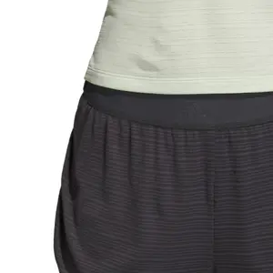 Pantalón corto de mujer adidasTwo-in-One Chill image-5