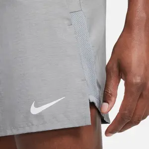Pantalón corto Nike Challenger image-4