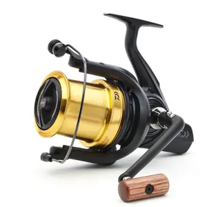 Bobina con freno anteriore Daiwa Emblem 2345 SCW