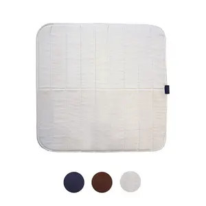 5901199-09-ett-par-overstickade-underband-for-hastar-daslo-45x45-bla-tu