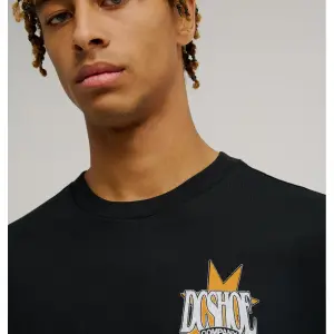 T-shirt DC Shoes Huge Starz image-6