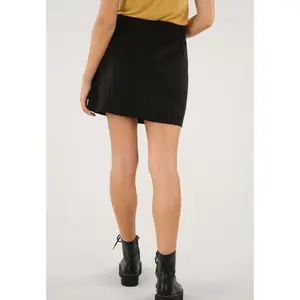 Minifalda de mujer con botones Deeluxe Valentina image-1