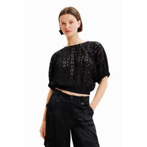 Tampo do tanque court reuniu mulher de renda Desigual image-1