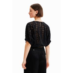 Tampo do tanque court reuniu mulher de renda Desigual image-3