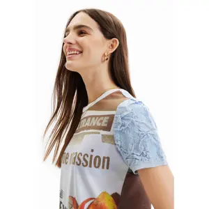 Tekstureret avis-T-shirt til kvinder Desigual image-4