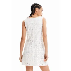 Kort blondekjole til kvinder Desigual image-3