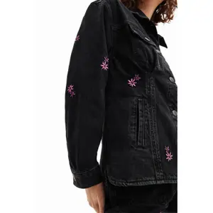 Chaqueta vaquera floral Desigual image-2