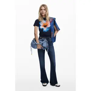 T-shirt femme Desigual Estocolmo image-1