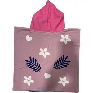 Girl's microfiber poncho Disney Stitch image-1