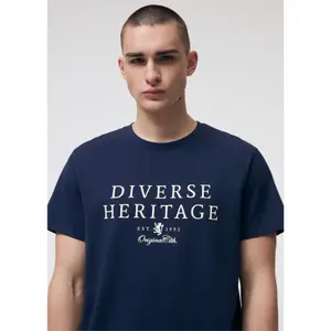 T-shirt Diverse Herit image-3