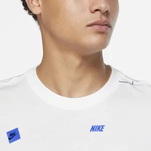 Camiseta Nike Logo Aop image-6