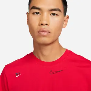 Camiseta Nike Logo Aop image-4