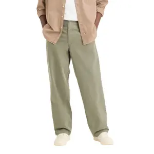 0011a-0002-pantalon-chino-dockers-t2-alpha-86-loose-tea-leaf
