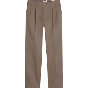 a8840-0007-pantalon-chino-dockers-t2-pleated-fossil