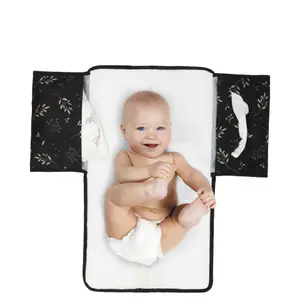 3-in-1 baby changing mat Dooky image-1