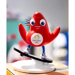 Figura con monopatín  image-1