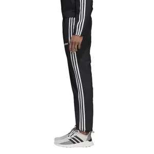Pantalón de chándal adidas coupe-vent Essentials 3-Stripes image-4