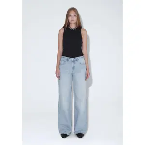 Jeans a gamba larga effetto usurato donna Dr. Denim Rhue image-2