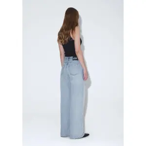 Jeans a gamba larga effetto usurato donna Dr. Denim Rhue image-3