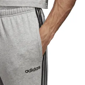 Pantalón de chándal adidas Essentials 3-Stripes image-6