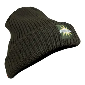 ady681156-wollmutze-aus-grobem-strick-dynamite-baits-101-g-grun-tu