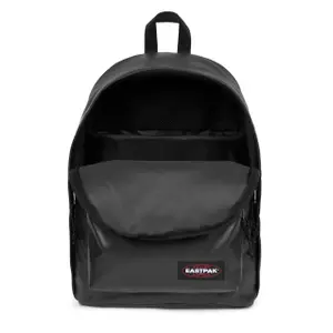 product/e/a/eastpak_ek0007679j7_glossy-black_9.jpg