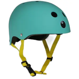 Roller helmet Eightball image-0