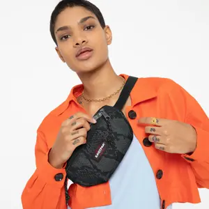 Bananpose Eastpak Springer image-1