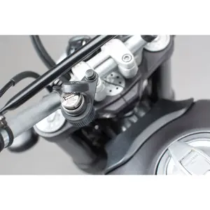 Elektrische aansluiting universele bevestiging met usb adapter. SW-Motech image-3