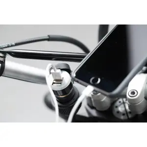 Elektrische aansluiting universele bevestiging met usb adapter. SW-Motech image-2