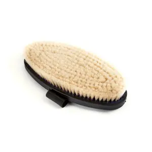 Brosse pour cheval avec poils de chèvre Ezi-Groom Grip Body image-1