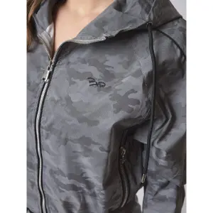 Jacke mit Camouflage-Print für Frauen Project X Paris image-5