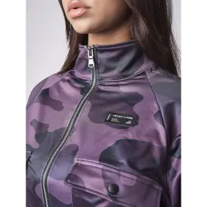 Kurze Damenjacke mit Camouflage-Muster Project X Paris image-4