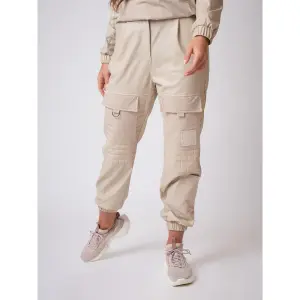 Pantaloni quadrati in similpelle trapuntati da donna Project X Paris image-1