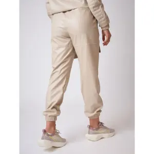 Pantaloni quadrati in similpelle trapuntati da donna Project X Paris image-3