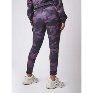 Women's camouflage print biker cargo joggers Project X Paris image-4