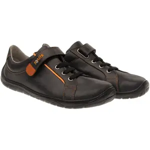 Sneakers Fare Bare All-Year image-1