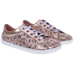 Women's Sneakers Fare Elegant All Year image-1