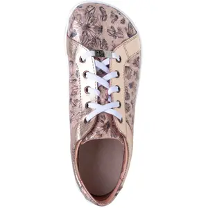 Women's Sneakers Fare Elegant All Year image-3